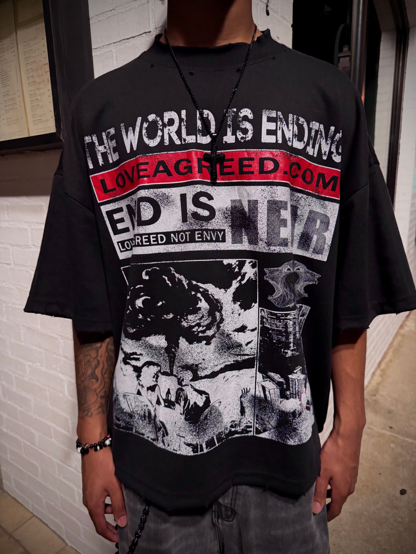 "END" Tee