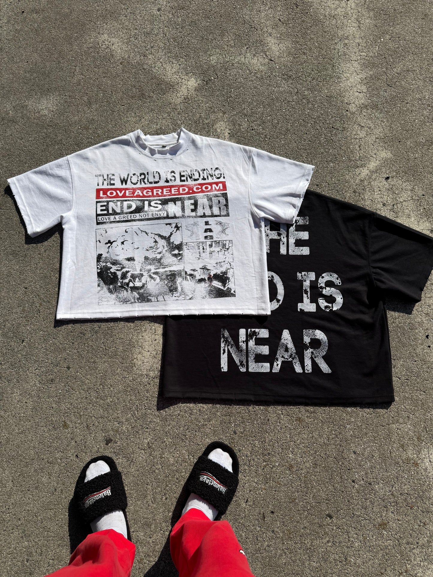 "END" Tee