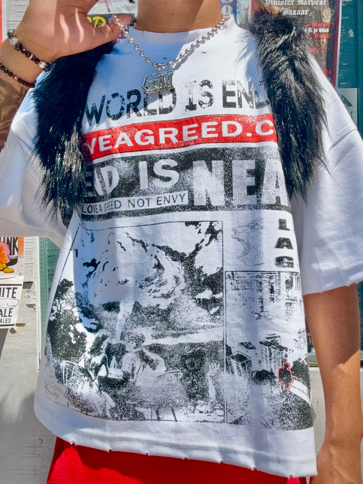 "END" Tee